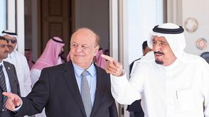 الملك سلمان وهادي- صحيفة الرياض