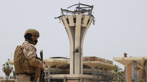 عنصر من القوات الإماراتية في مطار عدن- تويتر