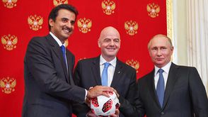 بوتين إنفانتينو أمير قطر الشيخ تميم كأس العالم 2022 - جيتي