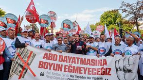 تركيا  حملات شعبية لدعم الليرة  جيتي