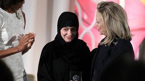 المعتقلة السعودية سمر بدوي تتسلم جائزة من كلينتون- جيتي