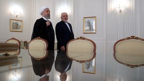 روحاني مع وزير خارجيته محمد جواد ظريف  في طهران - مكتب الرئاسة الإيرانية