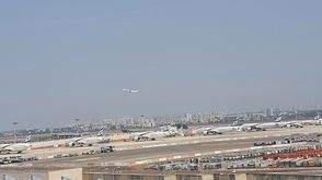 الطائرة لحظة إقلاعها من مطار بن غوريون باتجاه أبو ظبي- تويتر
