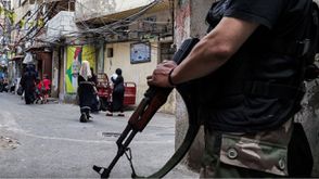 مسلح في مخيم فلسطيني في لبنان- جيتي