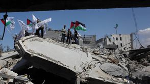 وقفة تضامنية على ركام المنازل في حي الشجاعية بمدينة غزة - aa_picture_20140906_3220381_web