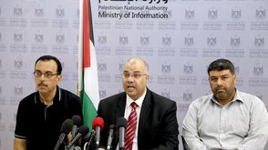 مازن البنا (وسط)، نائب رئيس سلطة المياه في قطاع غزة - الأناضول