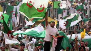 مشجعو الجزائر ارشيفية انترنت