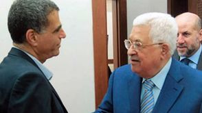 عباس أثناء استقباله وفد إسرائيلي- تويتر
