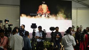 صحافيون هنود يغطون مهمة "شاندرايان-2" في مقر وكالة الفضاء الهندية في السادس من أيلول/سبتمبر 2019 في 