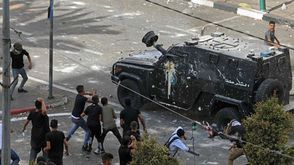 فلسطين رشق  سيارة شرطة فلسطينية في نابلس