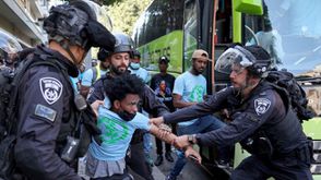 اعتقال أحد الأرتيريين خلال احتجاجات في تل أبيب- جيتي