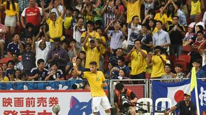 نيمار يحتفل بأول أهدافه بالمباراة في مرمى اليابان - أ ف ب