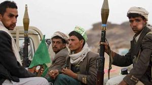 يتهم مسؤولون يمنيون وعواصم عربية وغربية إيران، بدعم الحوثيين بالمال والسلاح - أرشيفية