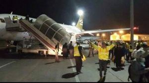 الطائرة عقب اصطدامها وإخلاء الركاب منها - فيس بوك