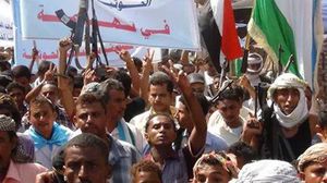 مسيرة مسلحة تطالب بخروج المسلحين من محافظة تهامة السلمية - أ ف ب