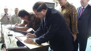 مشهد افتتاح مصنع الأسمدة وتوقيع اتفاقيتين بين فوسفات الأردن وإندونيسيا - أ ف ب