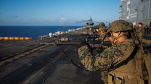 مشاة البحرية الأمريكية سلموا أسلحتهم قبل مغادرة اليمن - أرشيفية