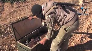 أسلحة سيطر عليها مقاتلو داعش بعد أن ألقاها الأمريكان ـ يوتيوب