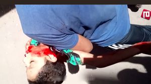 الطفل قتل أثناء مروره وقت اعتداء الشرطة المصرية على المتظاهرين ـ يوتيوب
