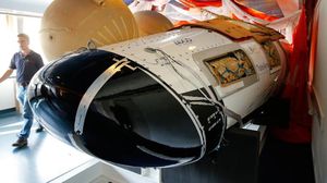 جسم لمركبة فضائية معروضة في مركز الأبحاث الفضائية الأوروبية - أ ف ب
