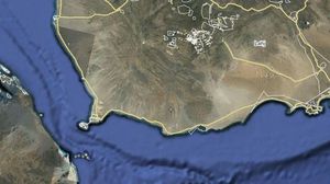 مضيق باب المندب يربط خليج عدن بالبحر الأحمر، ويعتبر شريانا رئيسيا للحركة الاقتصادية والتجارية-أرشيفية