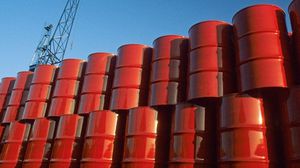 يأتي الخلاف النفطي السعودي الكويتي في أعقاب الهبوط الحاد في أسعار النفط 