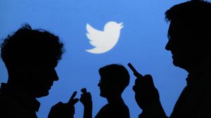 فسر "تويتر" قراره مستشهدا بأمثلة تستهدف دينا معينا كالقول عنه إنه "مثير للاشمئزاز" أو وصف أتباعه بأنهم "بهائم قذرة"- تويتر 
