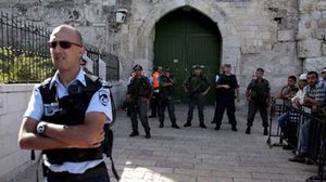 مجموعة من قوات الاحتلال الاسرائيلي تغلق إحدى بوابات المسجد الأقصى - أرشيفية