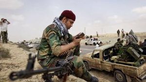 ثوار بنغازي ما زالوا يسيطرون على المواقع رغم القصف الجوي عليهم - أ ف ب