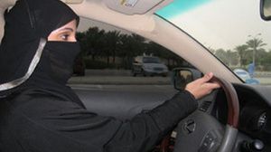 إحدى السعوديات اللواتي خرقن الحظر وقدن سياراتهن - أرشيفية