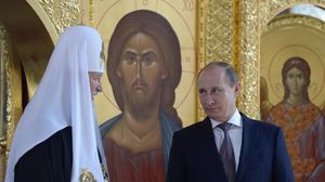 بوتين وأسقف الكنيسة الأرثوذكسية - أ ف ب