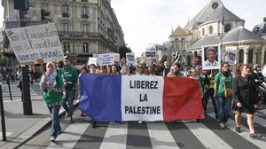 مسيرة تدعو لتحرير فلسطين في باريس عاصمة فرنسا ـ أ ف ب