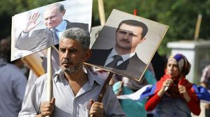 صورة بوتين في مظاهرة تأييد للعدوان الروسي في مناطق المؤيدة لبشار الأسد ـ   أ ف ب 