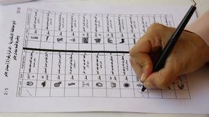 تجري الإعادة بين 444 مرشحا يتنافسون على 222 مقعدا في 14 محافظة ـ أ ف ب 