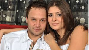 الفنان السوري مكسيم خليل وزوجته- غوغل