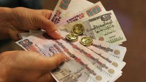 يواصل الجنيه انخفاضه رغم كل إجراءات البنك المركزي في مصر - أرشيفية