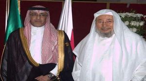 القرضاوي يحضر احتفال السفارة السعودية بالدوحة إلى جانبه السفير عبد الله العيفان - تويتر