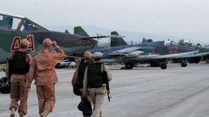 جنود وطائرات روسية في مطار حميميم العسكري بسوريا - تويتر
