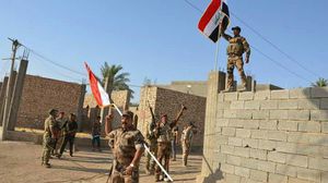 القوات العراقية أثناء سيطرتها على حي البكر في هيت أمس- تويتر