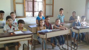 تكافح المدارس في المناطق الخارجة عن سيطرة النظام السوري لمواجهة القصف- عربي21