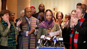 نيويورك تايمز: فقدت البروفيسورة هوكينز وظيفتها لارتدائها الحجاب تضامنا مع المسلمين- أرشيفية