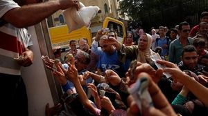أزمات اقتصادية وغذائية متلاحقة تصيب المصريين خلال حكم السيسي- تويتر