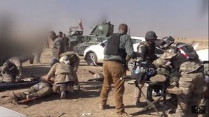 جندي أمريكي من القوات الخاصة يعالج عنصر من البيشمركة في الموصل - يوتيوب