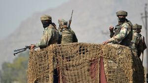 القوات الهندية في إحدى النقاط الحدودية في كشمير - أ ف ب
