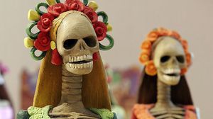 تعتبر الجماجم من أهم شعارات الاحتفالات بالموتى في المكسيك