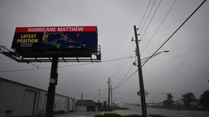 وصف المركز الوطني للأعاصير الإعصار ماثيو بأنه الأقوى الذي تشهده المنطقة منذ عقود - ا ف ب