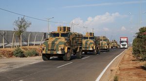 عززت تركيا قواتها على الحدود وأرسلت عشرات الجنود والآليات إلى ريف حلب عبر إدلب - الأناضول
