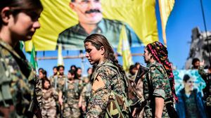 الأكراد رفعوا صورا لعبد الله أوجلان في الرقة ما أثار غضب تركيا- جيتي
