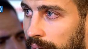 بيكيه قال وعيناه تمتلئ بالدموع: "أنا فخور بالشعب الكتالوني"- يوتوب