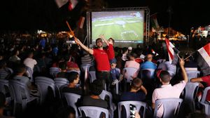 تعالت أصوات مشجعي غزة في الأماكن العامة التي تم وضع شاشات عرض كبيرة لمتابعة المباراة - عربي21